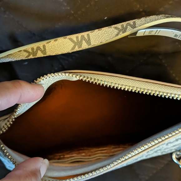 Belt Bag with Pull Chain - Picture 6 of 7